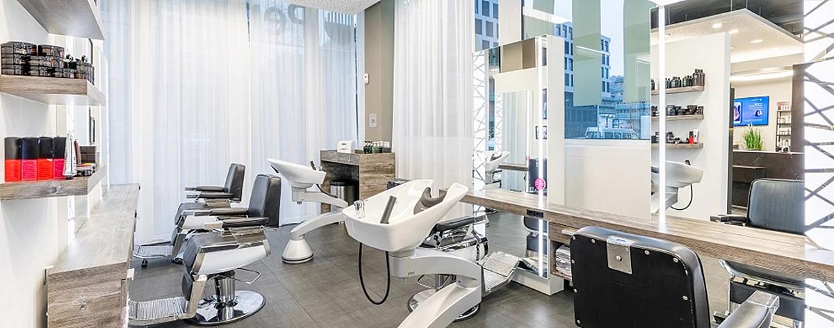 Moderner Haarschneidebereich mit fünf Plätzen im PerfectHair.ch Salon Turbinenstrasse in Zürich