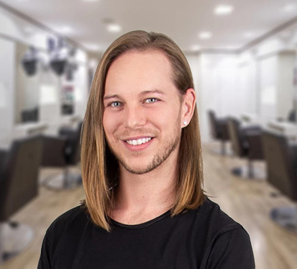 Portraitfoto von der Hairstylistin Kevin von PerfectHair.ch