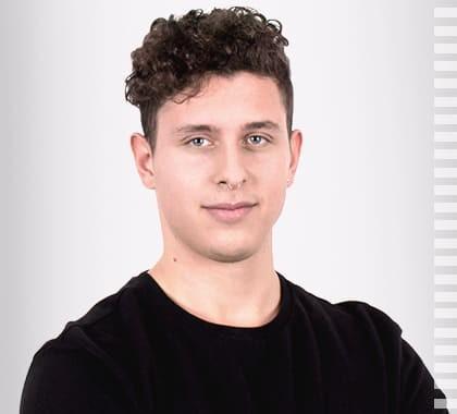 Portrait photo of the online shop employee Alessandro Errico from PerfectHair.ch