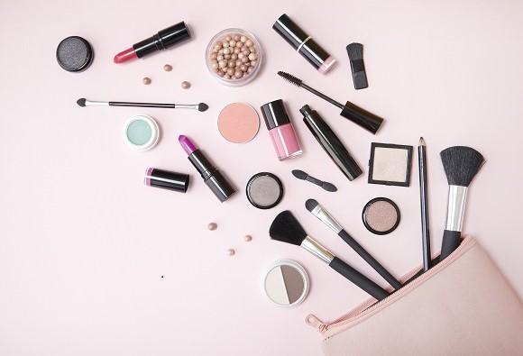 Verschiedene Make-Up Produkte